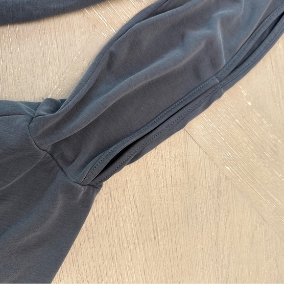 Green Envelope Gray Long Sleeve Ruffled Blouse - Picture 8 of 10